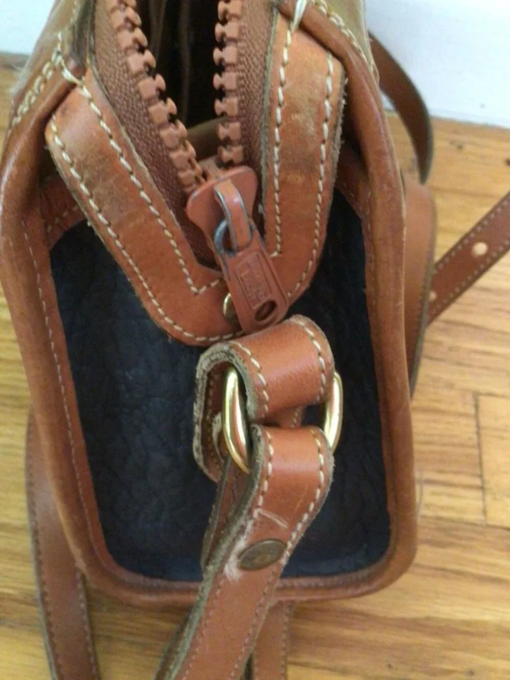 Dooney&Bourke vintage leather brown black adjustable belt strap crossbody   bag